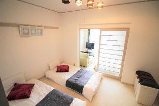 Near Tsutenkaku! Comfy room for 6 people! 302