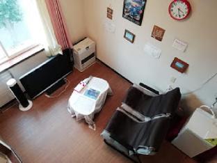 Sunny Room/5min from Subway and Airport Bus