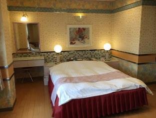 MC TOWERSIDE Hotel