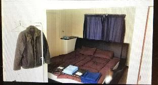 In the room with a trench kotatsu, wide bed